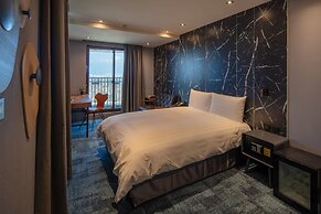 Roaders Plus Hotel Taipei Station