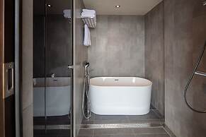 Roaders Plus Hotel Taipei Station