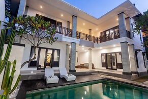 Maja Villa Batubelig by Pramana Villas