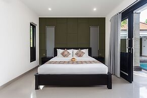 Maja Villa Batubelig by Pramana Villas