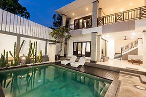 Maja Villa Batubelig by Pramana Villas