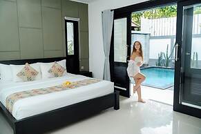 Maja Villa Batubelig by Pramana Villas