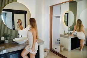 Maja Villa Batubelig by Pramana Villas