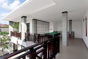 Maja Villa Batubelig by Pramana Villas