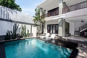 Maja Villa Batubelig by Pramana Villas