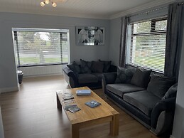 Beautiful 3-bed House in Sunny Killough Down