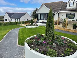 Beautiful 3-bed House in Sunny Killough Down