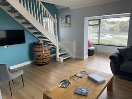 Beautiful 3-bed House in Sunny Killough Down