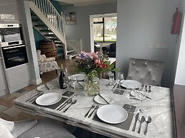 Beautiful 3-bed House in Sunny Killough Down