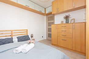 Warsaw Stawki Cosy Apartment by Renters