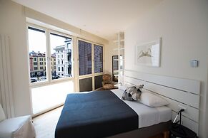 Luxury Apartment With Balcony