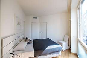 Luxury Apartment With Balcony