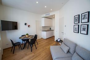 Luxury Apartment With Balcony