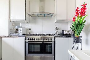 3 Bed Flat, Dedicated Workspace, Parking, 4KTV