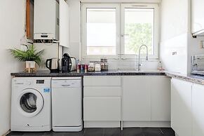 3 Bed Flat, Dedicated Workspace, Parking, 4KTV