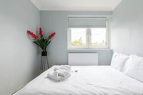 3 Bed Flat, Dedicated Workspace, Parking, 4KTV