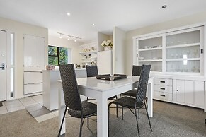 Stylish Central 2BR Apt nr Hospital