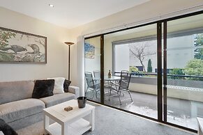 Stylish Central 2BR Apt nr Hospital