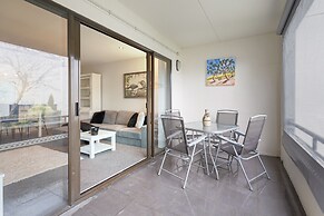 Stylish Central 2BR Apt nr Hospital