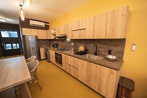 Beautiful Cozy 1 BedR in Astorga Gardens