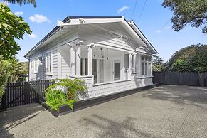 Grey Lynn - Grandeur - Cafe Lifestyle