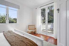 Grey Lynn - Grandeur - Cafe Lifestyle