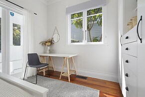 Grey Lynn - Grandeur - Cafe Lifestyle