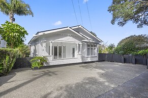 Grey Lynn - Grandeur - Cafe Lifestyle