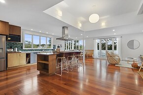 Grey Lynn - Grandeur - Cafe Lifestyle