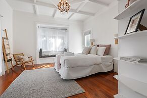 Grey Lynn - Grandeur - Cafe Lifestyle