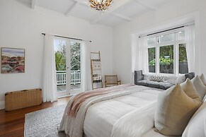 Grey Lynn - Grandeur - Cafe Lifestyle