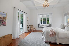 Grey Lynn - Grandeur - Cafe Lifestyle