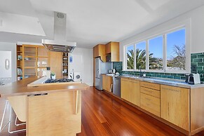 Grey Lynn - Grandeur - Cafe Lifestyle