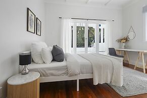 Grey Lynn - Grandeur - Cafe Lifestyle