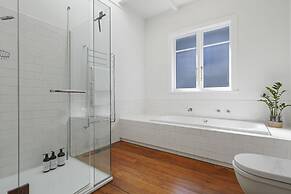 Grey Lynn - Grandeur - Cafe Lifestyle