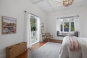 Grey Lynn - Grandeur - Cafe Lifestyle