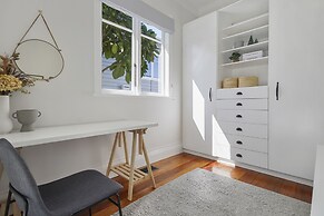 Grey Lynn - Grandeur - Cafe Lifestyle