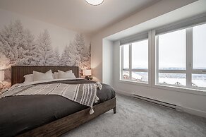 Grizzly Ridge Getaway Brand New, Hot Tub, Sleeps 11