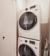 Grizzly Ridge Getaway Brand New, Hot Tub, Sleeps 11