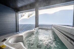 Grizzly Ridge Getaway Brand New, Hot Tub, Sleeps 11