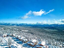 Grizzly Ridge Getaway Brand New, Hot Tub, Sleeps 11