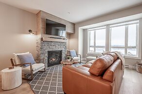 Grizzly Ridge Getaway Brand New, Hot Tub, Sleeps 11