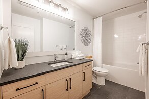 Grizzly Ridge Getaway Brand New, Hot Tub, Sleeps 11