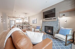 Grizzly Ridge Getaway Brand New, Hot Tub, Sleeps 11