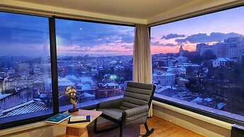 Louis Rooms