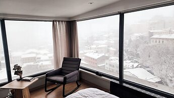 Louis Rooms