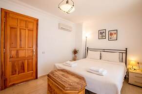 Invigorating Villa With Shared Pool in Kas