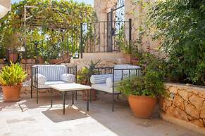 Invigorating Villa With Shared Pool in Kas