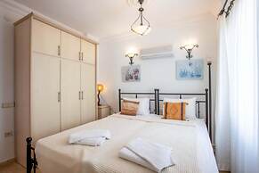 Invigorating Villa With Shared Pool in Kas