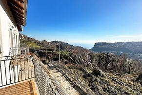 Lovely 6-bed Apartment on the Amalfi Coast